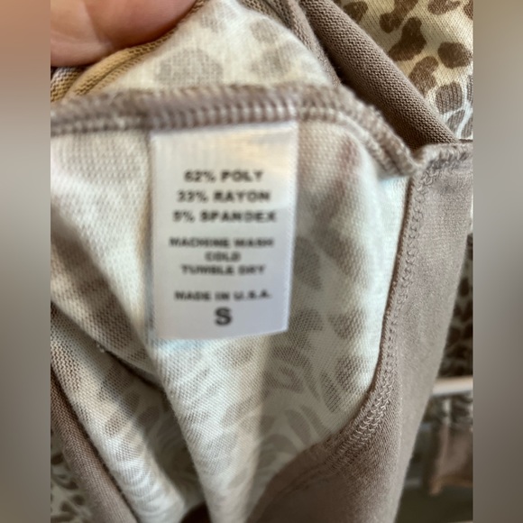 Lightweight animal print Hoodie. Lots of style in cream and tan - Picture 4 of 5